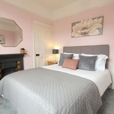 Hartoft St - 2 Bed Near River York Extérieur photo