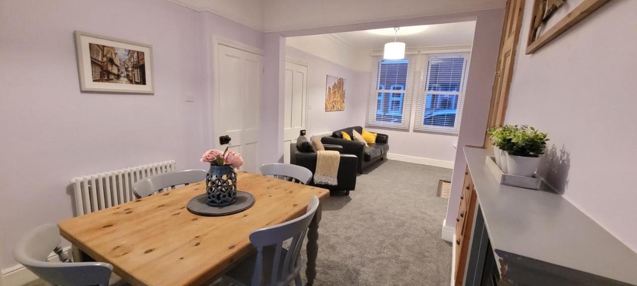 Hartoft St - 2 Bed Near River York Extérieur photo