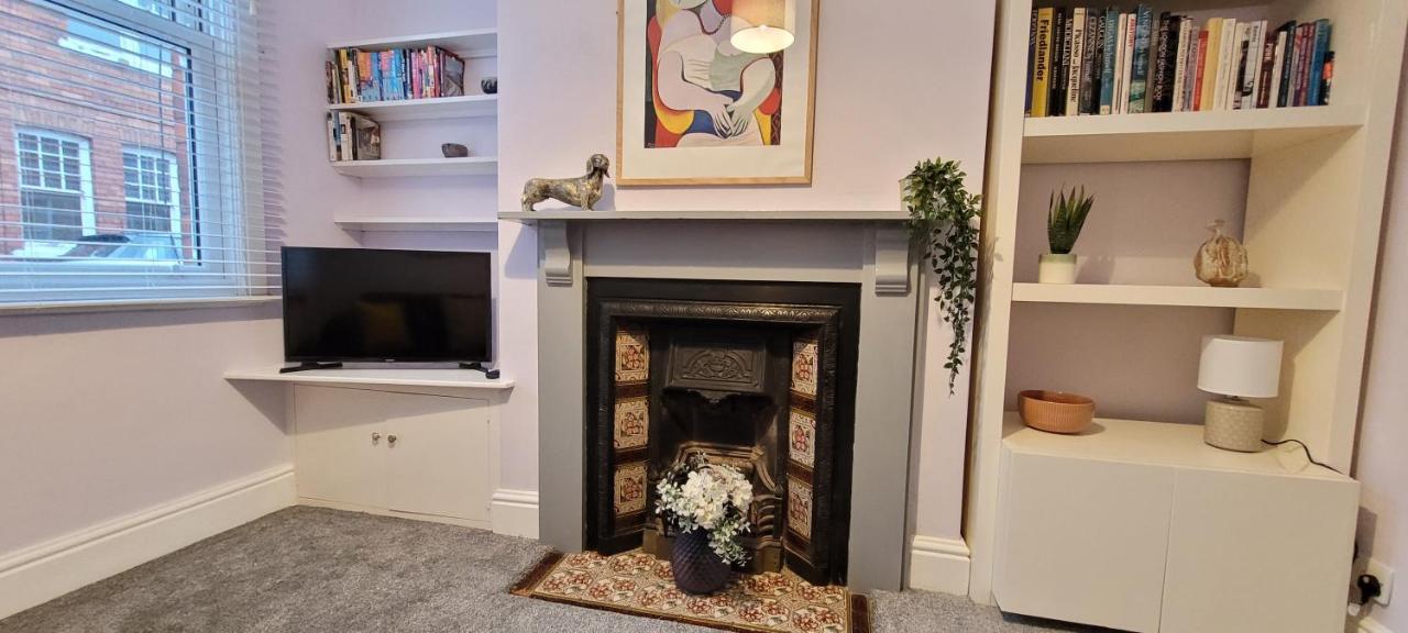 Hartoft St - 2 Bed Near River York Extérieur photo