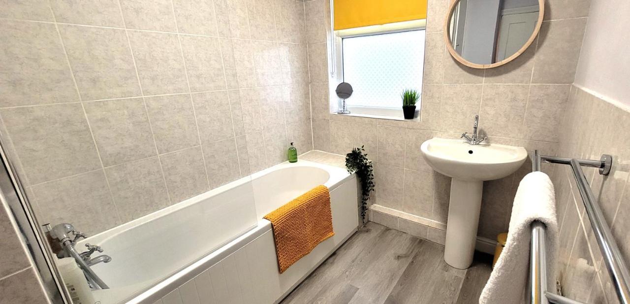 Hartoft St - 2 Bed Near River York Extérieur photo