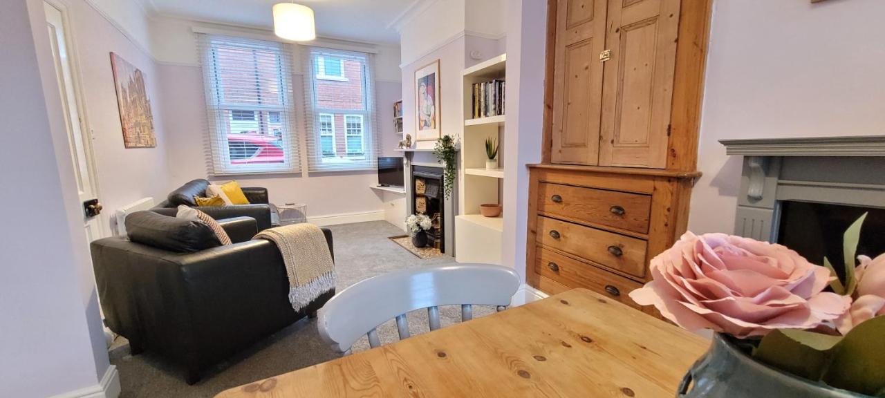 Hartoft St - 2 Bed Near River York Extérieur photo