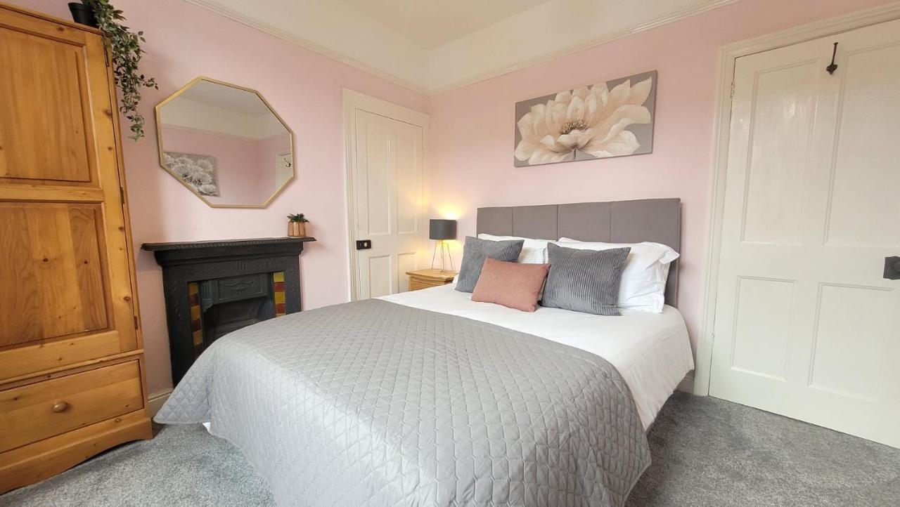 Hartoft St - 2 Bed Near River York Extérieur photo
