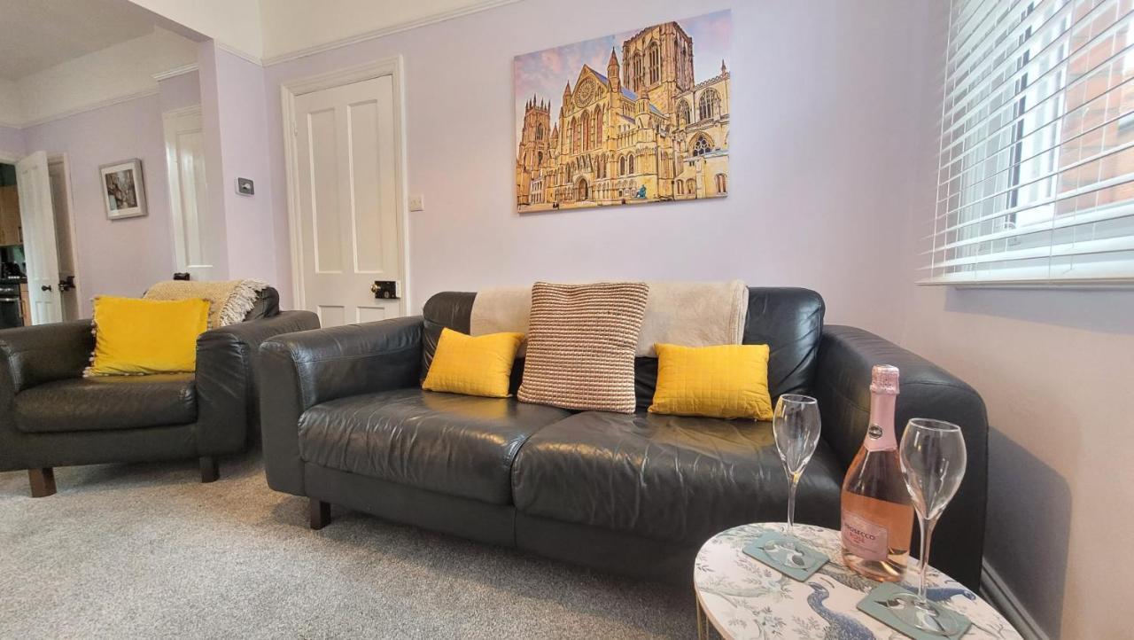 Hartoft St - 2 Bed Near River York Extérieur photo