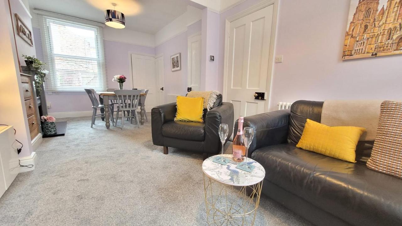 Hartoft St - 2 Bed Near River York Extérieur photo