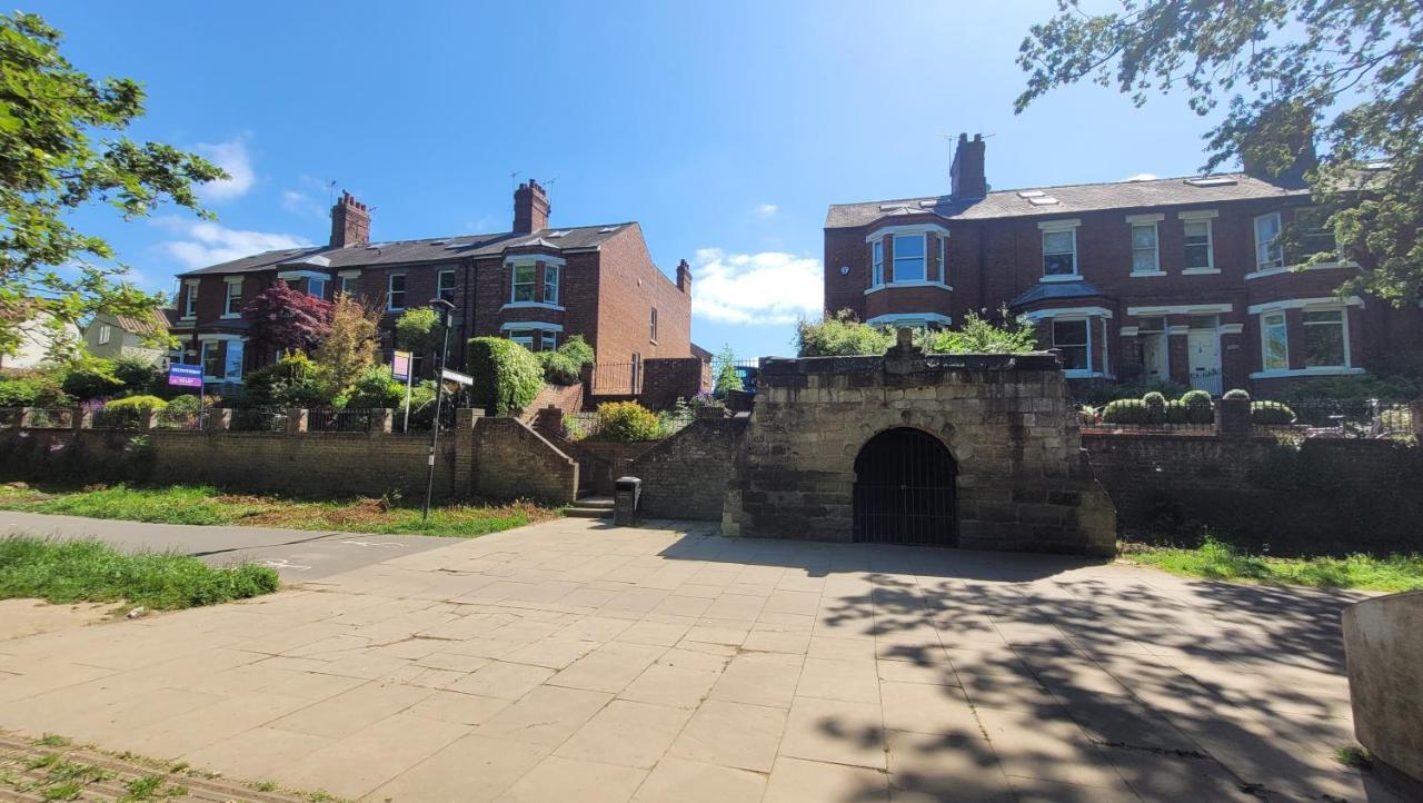 Hartoft St - 2 Bed Near River York Extérieur photo